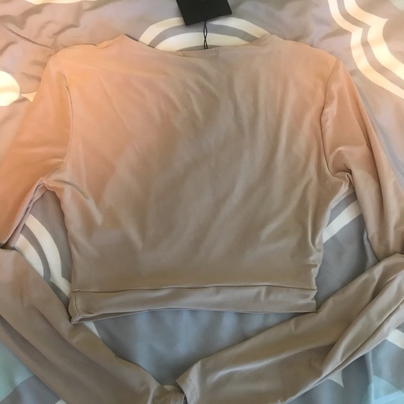 Pretty little thing slinky long sleeve crop top - Picture 2 of 4